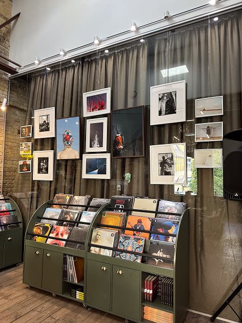 exhibition Readeat Книгарня-кавʼярня - виставка Myph