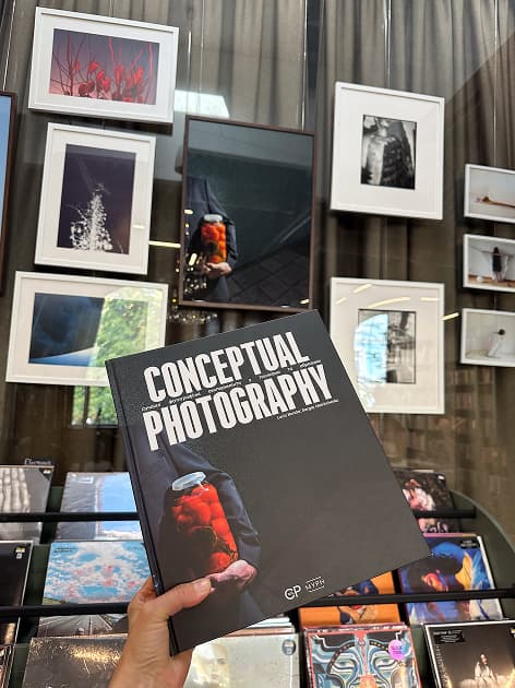 exhibition Readeat Книгарня-кавʼярня - виставка Myph