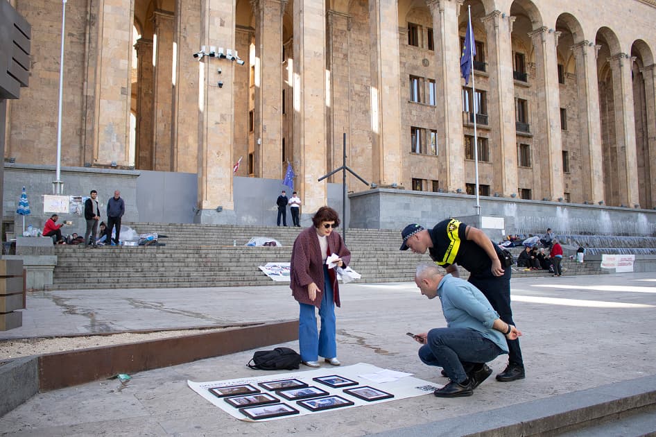 exhibition Let me show you something beautiful - виставка Myph